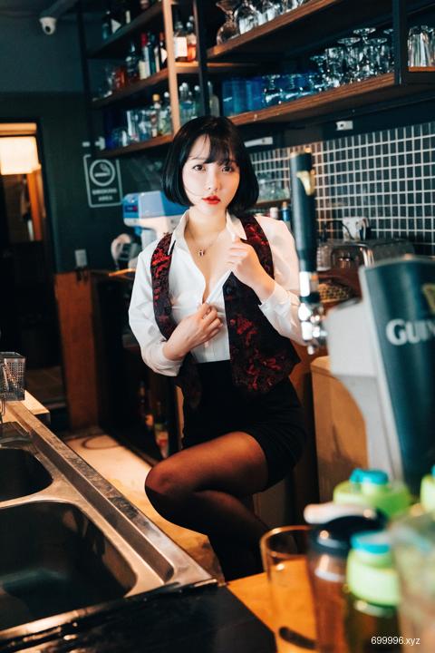  Ye Eun 손예은 - Tainted love bar